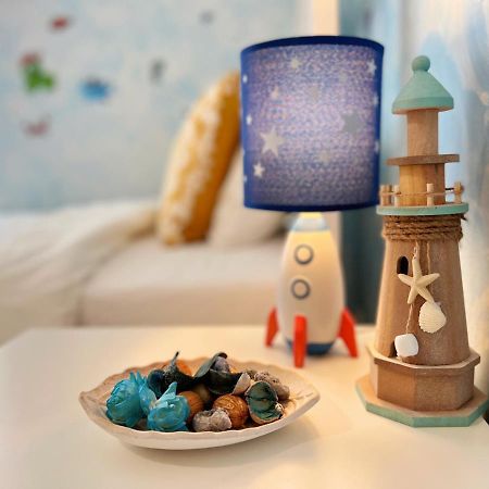 Cozy Fairytal Garden Apartment, Family Friendly, Free Parking, 15 Min To Airport Athena Bagian luar foto