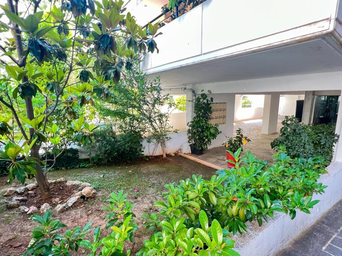 Cozy Fairytal Garden Apartment, Family Friendly, Free Parking, 15 Min To Airport Athena Bagian luar foto