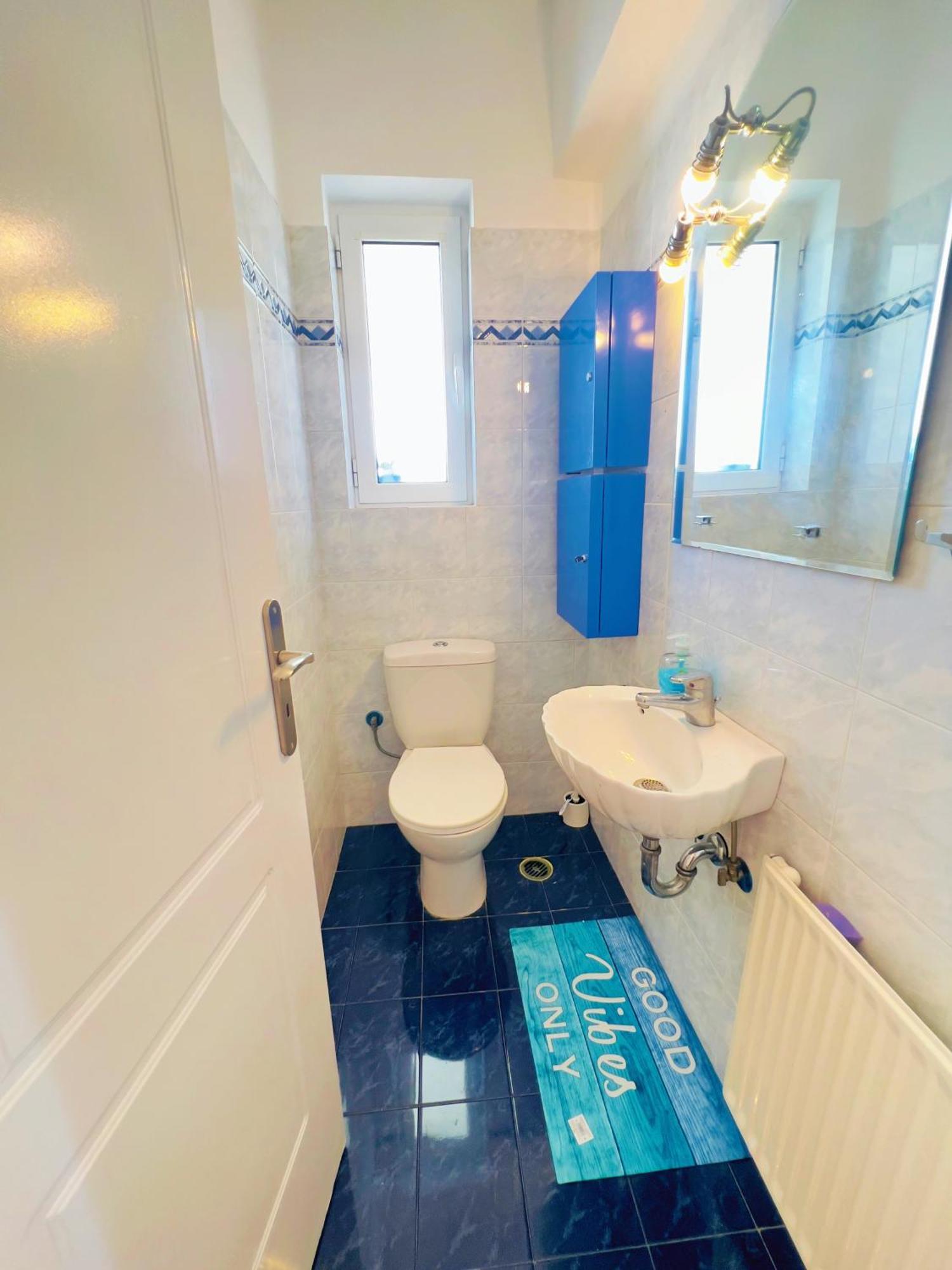 Cozy Fairytal Garden Apartment, Family Friendly, Free Parking, 15 Min To Airport Athena Bagian luar foto