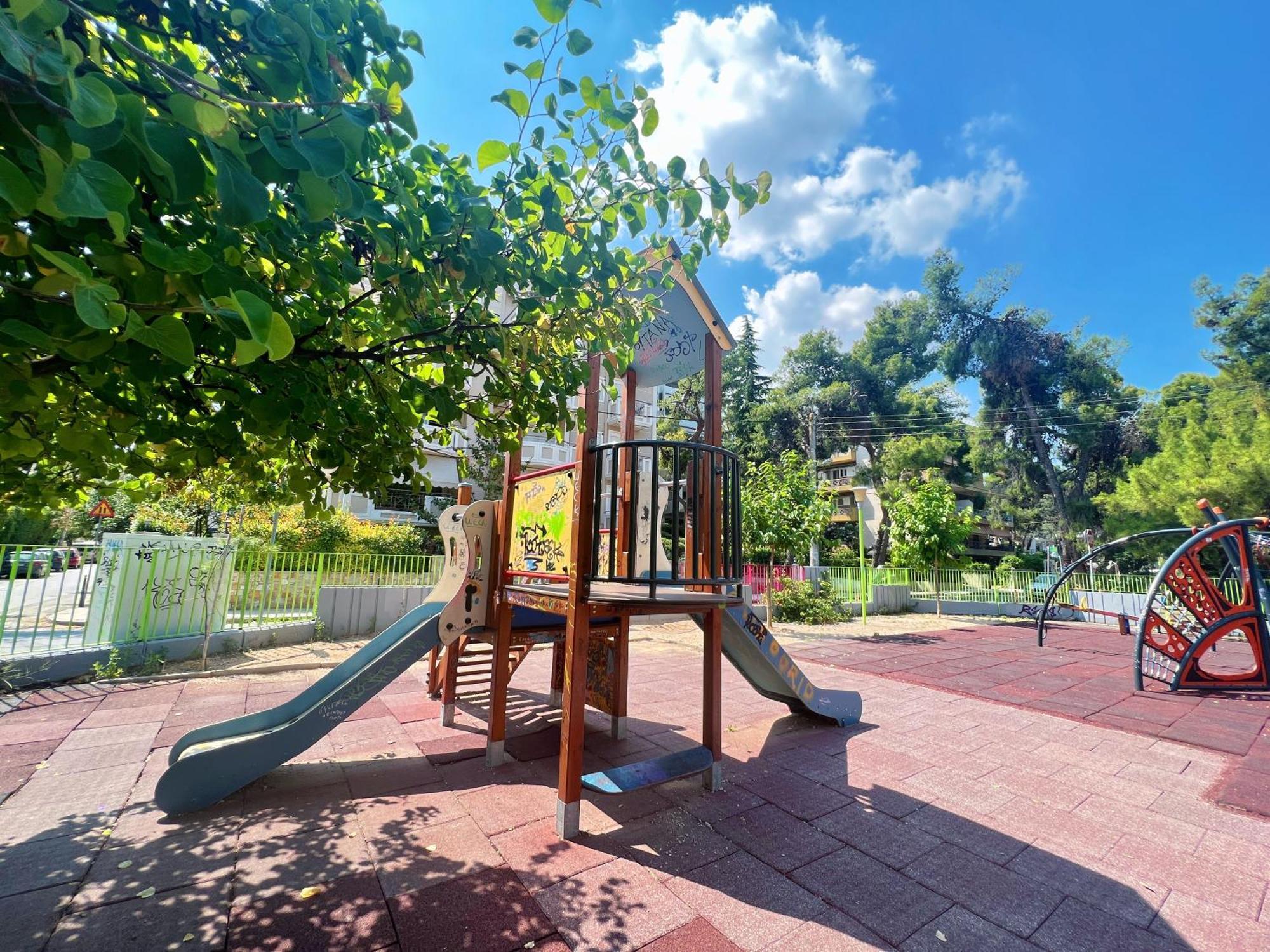 Cozy Fairytal Garden Apartment, Family Friendly, Free Parking, 15 Min To Airport Athena Bagian luar foto