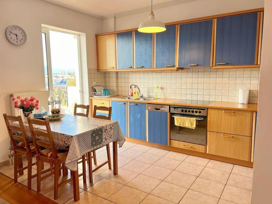 Cozy Fairytal Garden Apartment, Family Friendly, Free Parking, 15 Min To Airport Athena Bagian luar foto