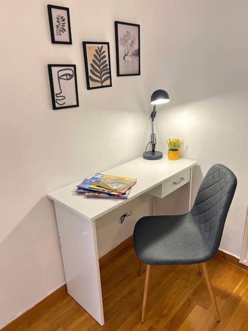 Cozy Fairytal Garden Apartment, Family Friendly, Free Parking, 15 Min To Airport Athena Bagian luar foto