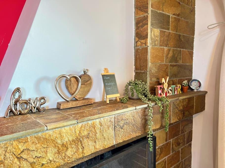 Cozy Fairytal Garden Apartment, Family Friendly, Free Parking, 15 Min To Airport Athena Bagian luar foto