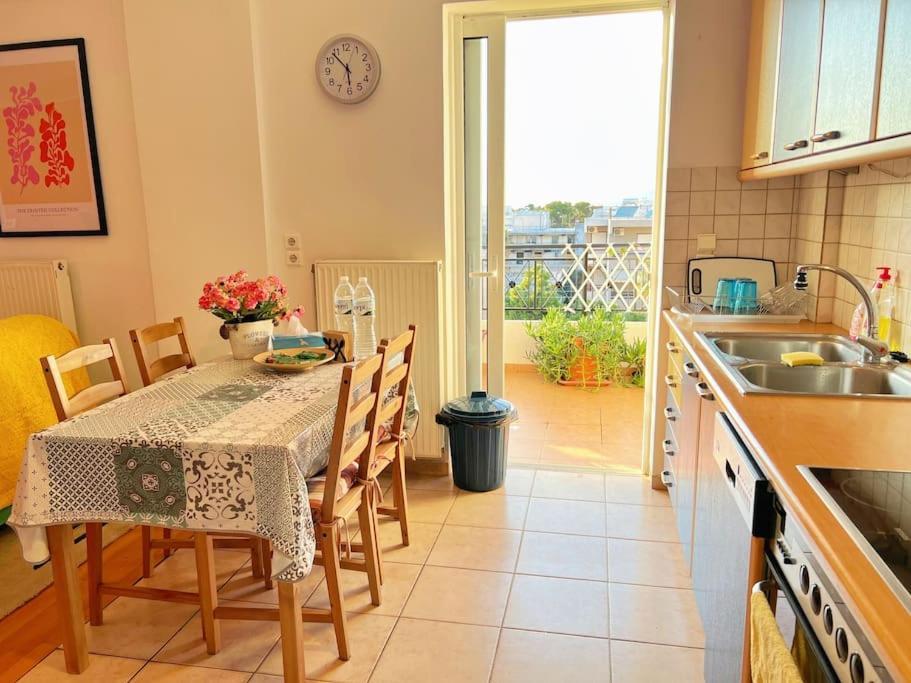Cozy Fairytal Garden Apartment, Family Friendly, Free Parking, 15 Min To Airport Athena Bagian luar foto